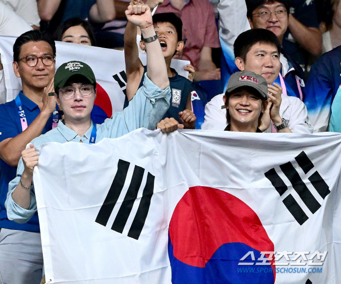 Lee Dong-wook and Shiny Min-ho, 'Shin Yu-bin → Jin Ji-hee' in 女 table tennis  'bronze medal  'Thumbs up  cheers' 