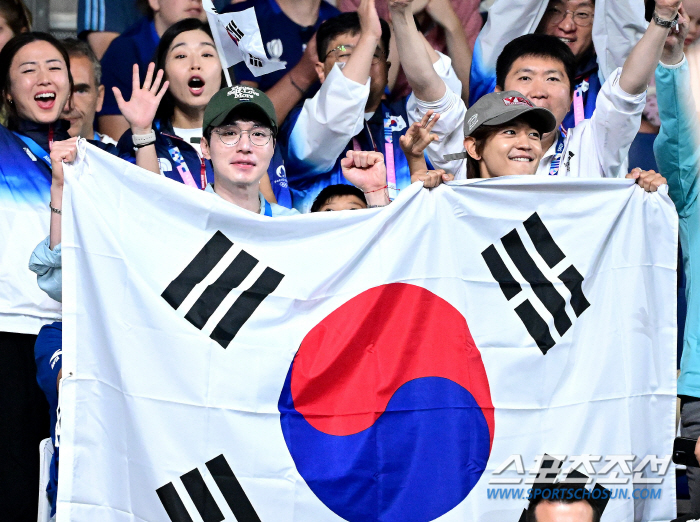 Lee Dong-wook and Shiny Min-ho, 'Shin Yu-bin → Jin Ji-hee' in 女 table tennis  'bronze medal  'Thumbs up  cheers' 