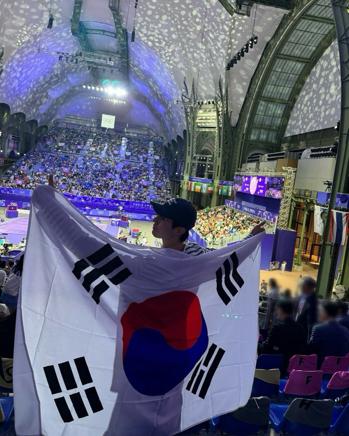 Lee Dong-wook and Shiny Min-ho, 'Shin Yu-bin → Jin Ji-hee' in 女 table tennis  'bronze medal  'Thumbs up  cheers' 