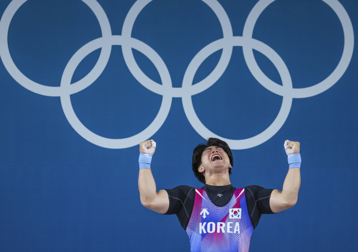 ''Men are three times' by Yoo Dong-ju, Weightlifting in men's 89kg class '6th place'...'Of the three Olympics, the 'best performance'