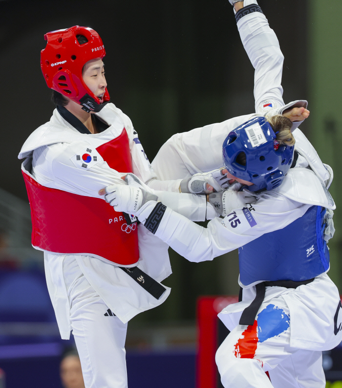 'Dream of a Grand Slam that failed in the end' Taekwondo Lee Da-bin loses in the quarterfinals of 67kg overweight'