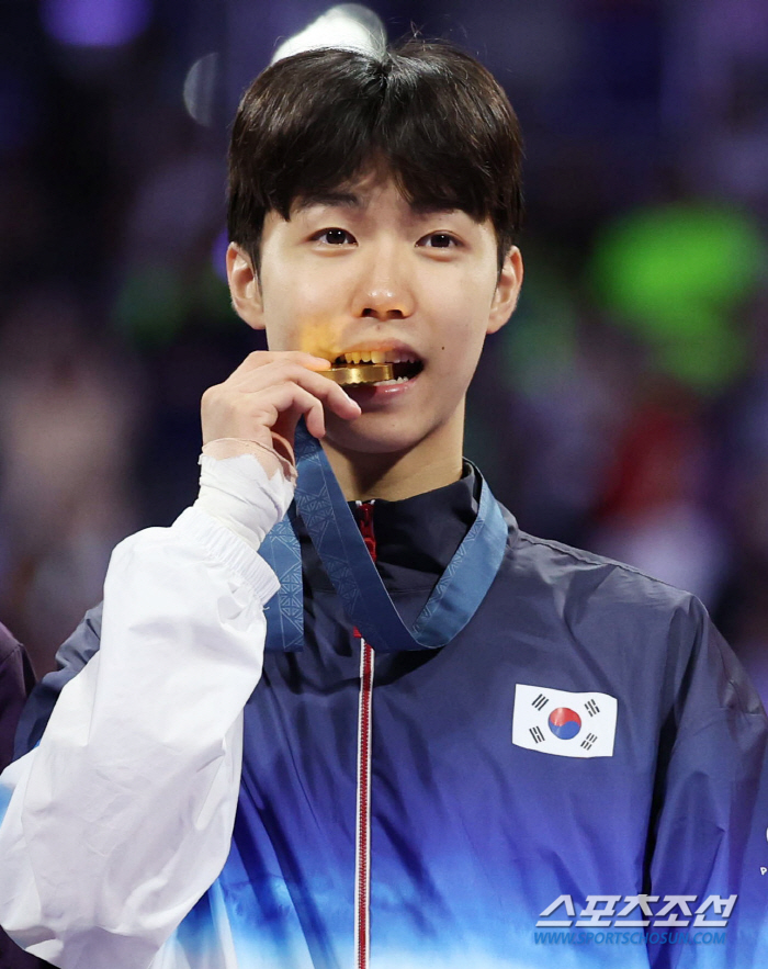  Taekwondo Kim Tae-joon-Boxing 銅 Lim Ae-ji at the closing ceremony of the Korean team