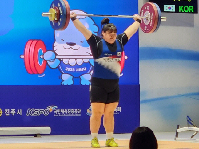 Park Hye-jeong's first Olympic silver medal! A total of 299 kg 'Korean new record'...the first medal of a weightlifting competition