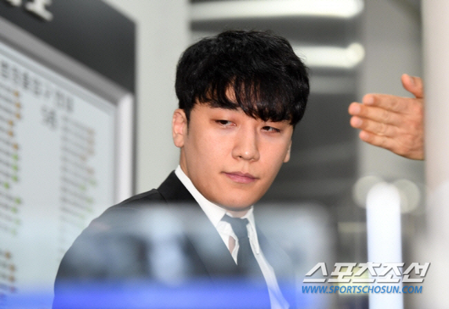  Seungri, whether it's a star character or a disgrace