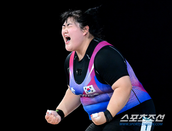 Jeon Hyun-moo, who kept his promise with Park Hye-jung in weightlifting, returned home with the team after the Paris Olympics broadcast