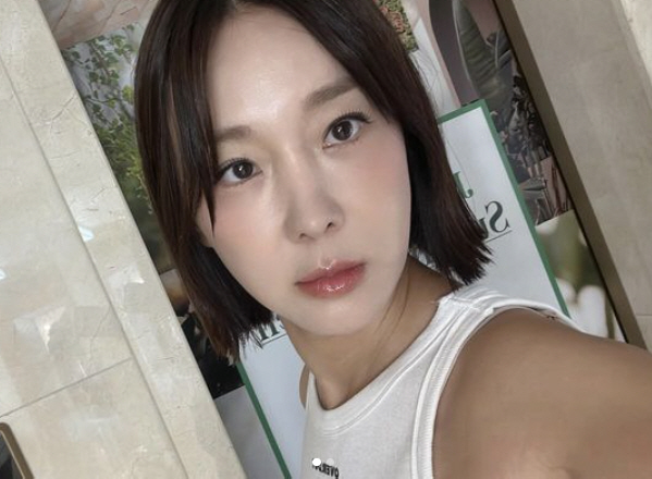 Lee Ji-hye, '3cm under the ear, cut short' hair..a new hairstyle