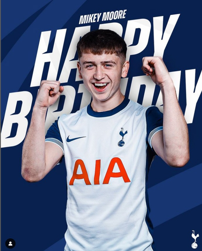 'You're a year younger than Yang Minhyuk' Tottenham announces a professional contract with Moore on the day after his 17th birthday'SON-loving'