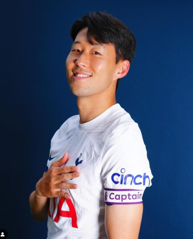 Son Heung-min was right in Tottenham Postecoglou's special celebration of the '1st anniversary of the captaincy'