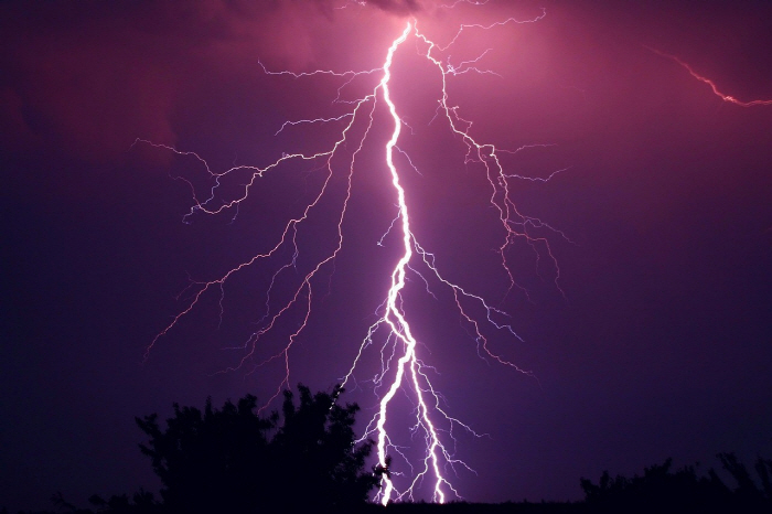 China Six people were killed and 10 injured when the thunderstorm struck the observatory