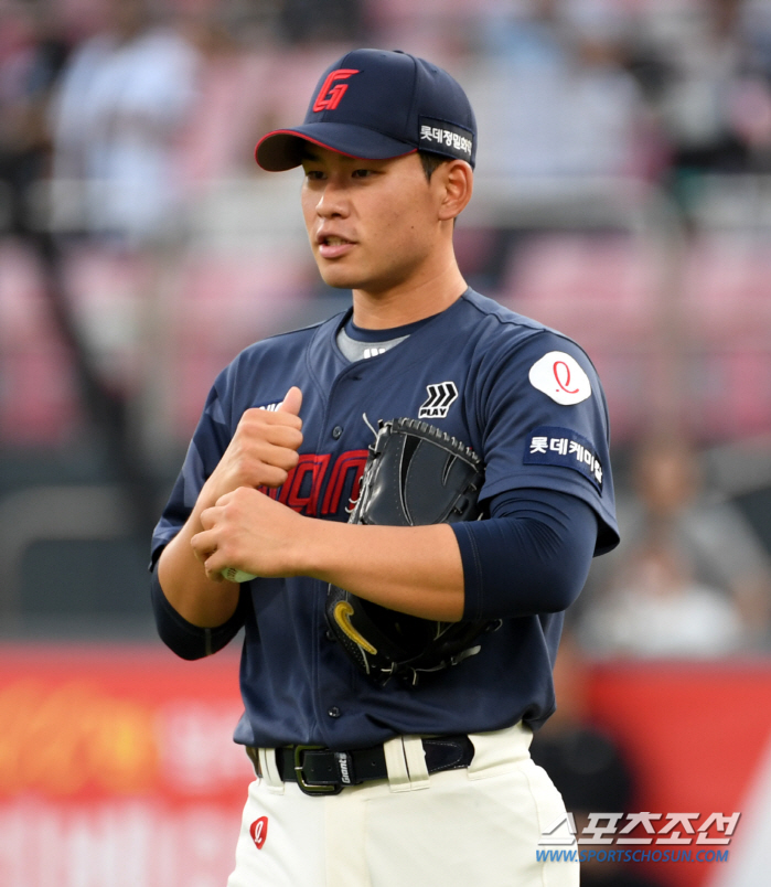 'How can this be?' Like a disaster movie-like downpour, the water in Jamsil, and the infield, the Lotte-Doosan match is likely to be difficult. 