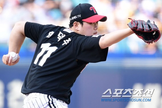 Koo Bon-hyuk is also the 9th-3rd baseman today. 3.8 billion FA registered as the real first team 