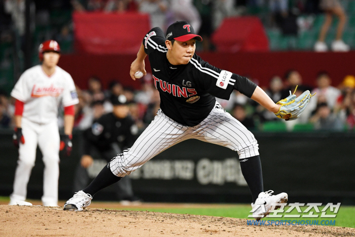 Koo Bon-hyuk is also the 9th-3rd baseman today. 3.8 billion FA registered as the real first team 