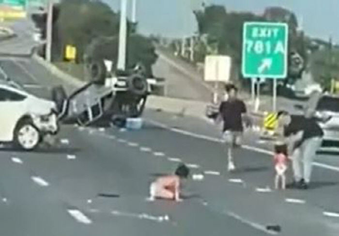 2 toddlers wearing diapers in the middle of the highway, what happened?