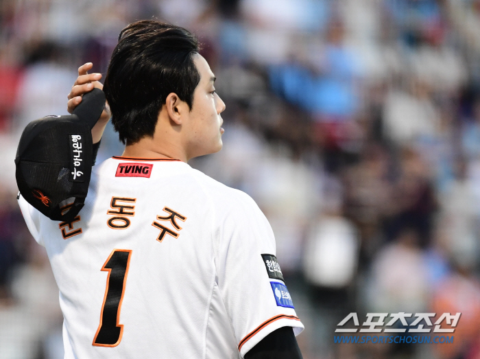 He lasted until the fifth inning even if he lost a point due to an error and had a home run of 155km. 2 wins and 12 scoreless innings against LG 'Daejeon Prince', on the verge of losing five innings with four runs (Daejeon site)