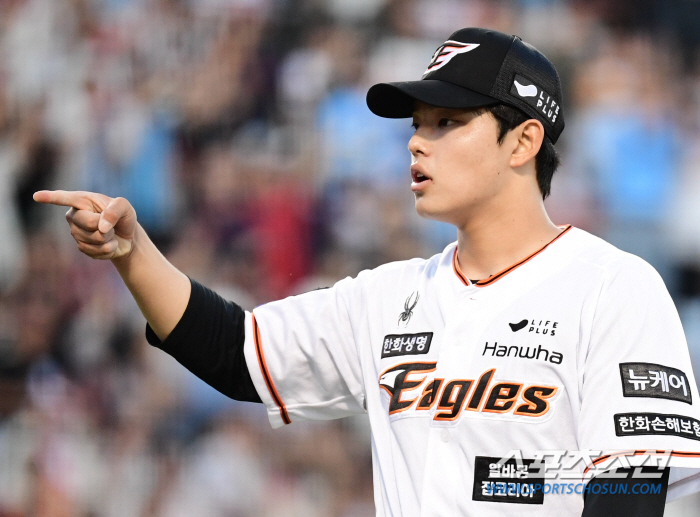 He lasted until the fifth inning even if he lost a point due to an error and had a home run of 155km. 2 wins and 12 scoreless innings against LG 'Daejeon Prince', on the verge of losing five innings with four runs (Daejeon site)