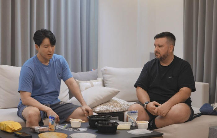 '♥How much will Saya like?''Pre-service 父'Hyungtak Shim Decorates the 2nd generation room with best friend Sam Hammington ('Brand Class')