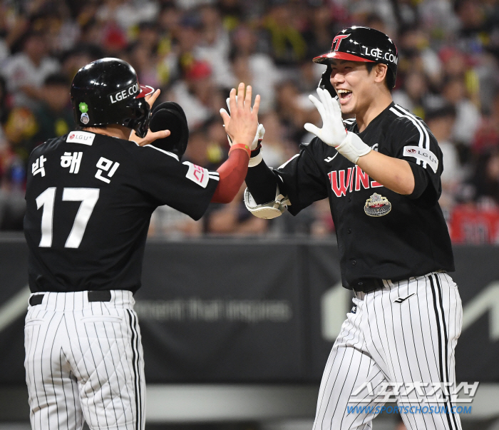 It was only 5 wins and 14 losses. She also broke the jinx on Tuesday, showing a bright smile and cunning ability for the team to manage the crisis in the ninth inning.'