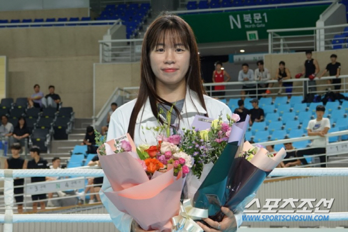 Korean Women's Boxing First Olympic Medal Lim Ae-ji Receives 30 Million Won Award