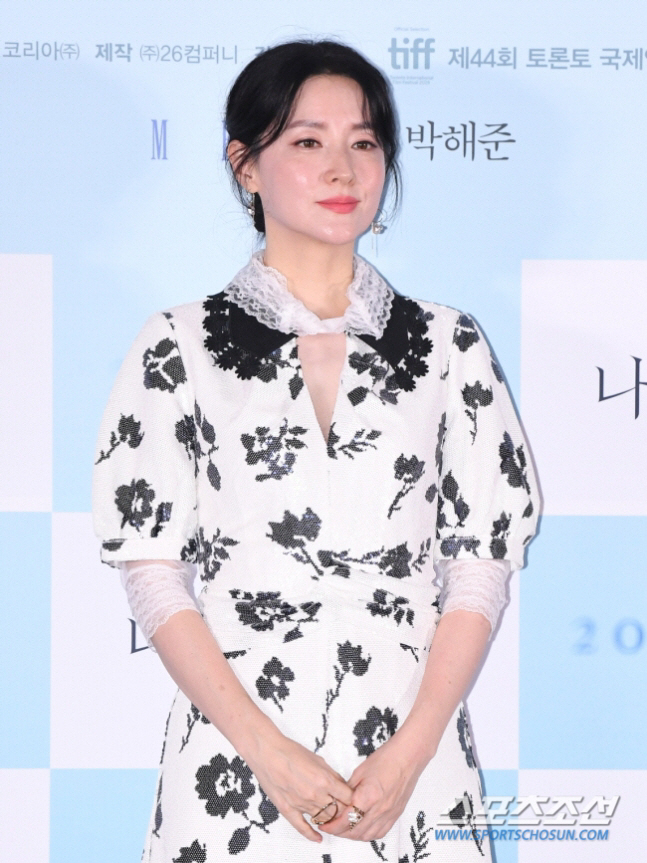 Lee Young-ae Donates KRW 100 Million for Liberation Day 'Take Care of Victims of Forced Mobilization ' 