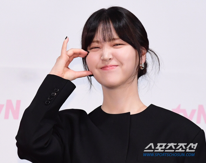  Kim Jieun 'Fresh cheek heart greeting'