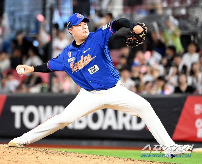 Ryu Hyun-jin → Park Sang-won → Kim Seo-hyun → Kim Gyu-yeon?→ Lee Sang-gyu? The beginning of the eighth inning. Why Director Dal revealed himself 'Han Seung-hyuk's shoulder discomfort while warming up. I can't blame those friends'