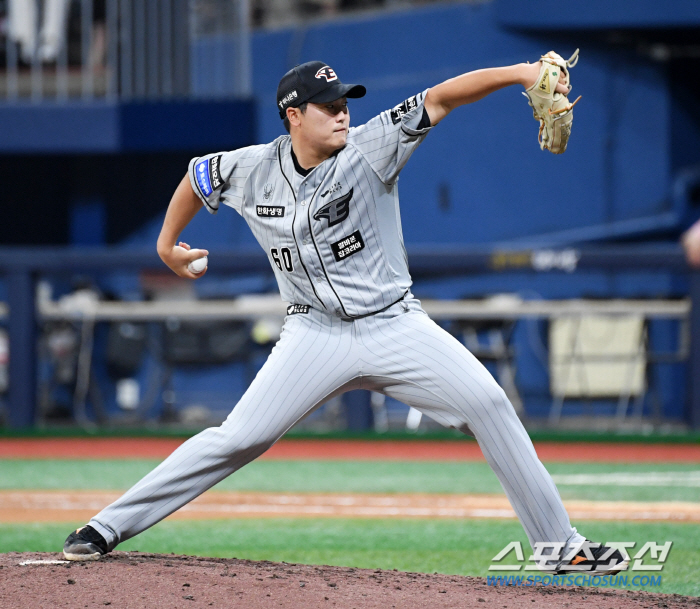 Ryu Hyun-jin → Park Sang-won → Kim Seo-hyun → Kim Gyu-yeon?→ Lee Sang-gyu? The beginning of the eighth inning. Why Director Dal revealed himself 'Han Seung-hyuk's shoulder discomfort while warming up. I can't blame those friends'