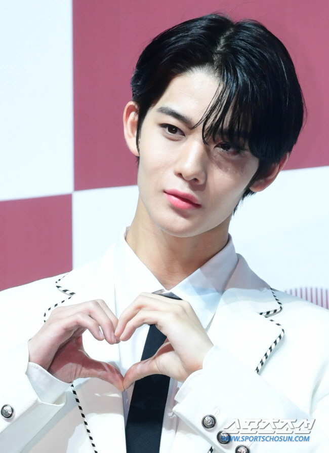 Bae Jin-young apologizes and addresses CIX rumors | SportsChosun