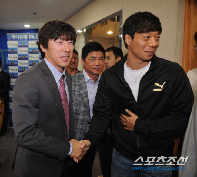 'The sound of prayer in the stadium?' 'Shin Tae-yong's right arm'Culture shock' received by Inni coach Yeom Ki-hoon'