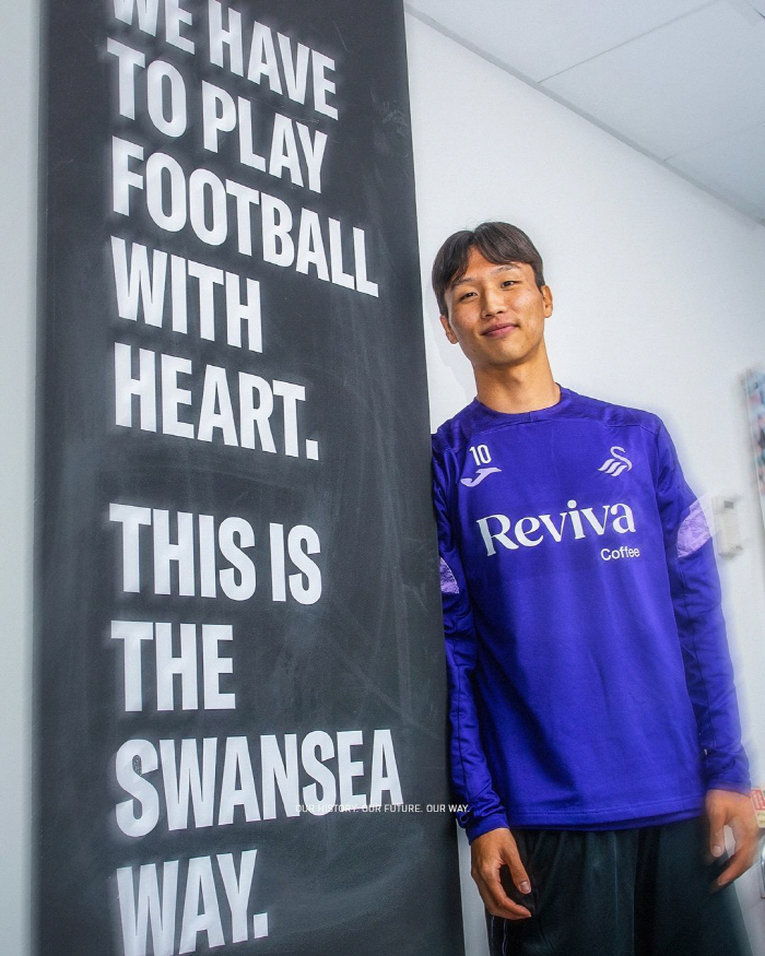 Swansea No. 10 Um Ji-sung, 英's first attack point exploded 'Ace Dignity'...The team made it to the second round of the League Cup