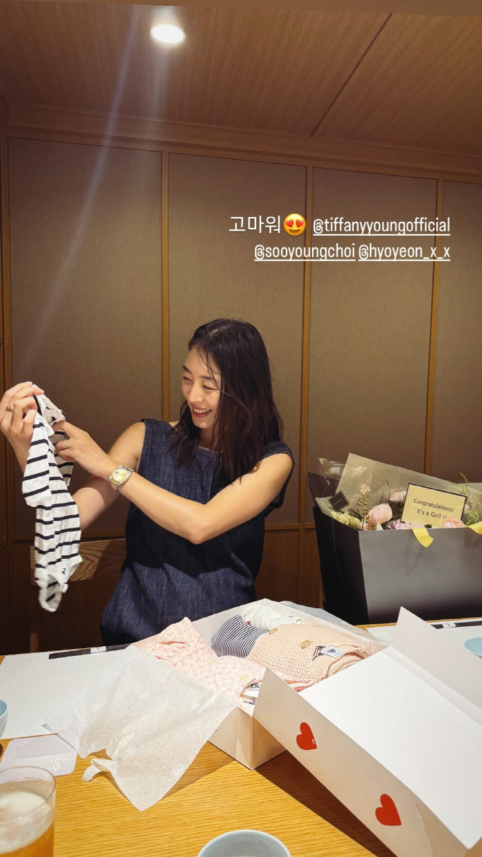 'September Birth'Lee Yeon-hee, 'Pure Pregnant Women'..Daughter's Clothes Gift 'Happiness'