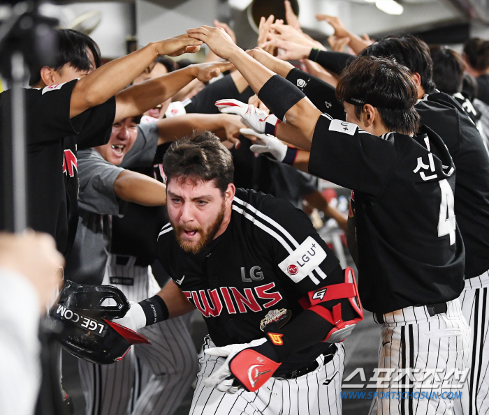 The batters blew up, saved the bullpen... Now, we only need to win KIA. 17-3 Great Scream '100 RBI Austin Expects Good Performance' 