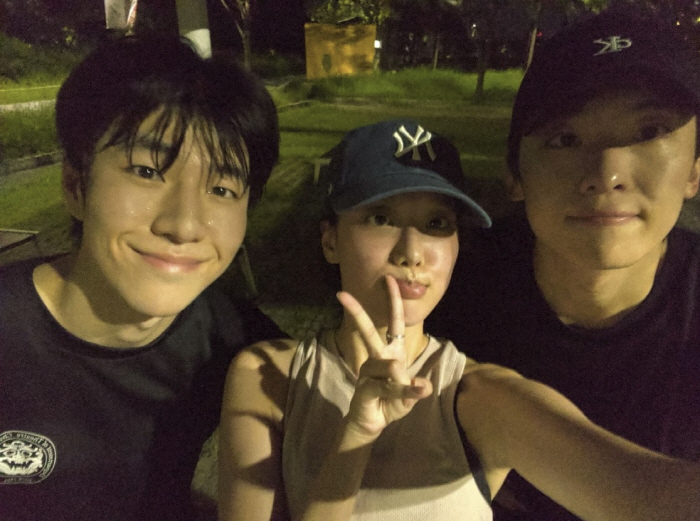 Dex and Lee Na Eun are unexpected friends..It's Liberation Day. 8.15km running certification