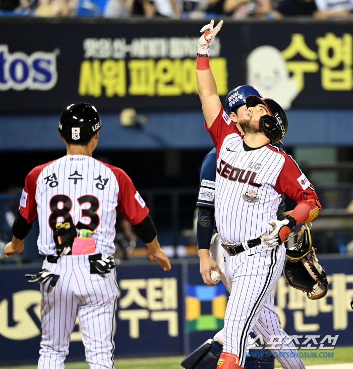 ERA 8.35 vs. 6.59 Unnerved starters to face each other in first place. 30-30 Kim Do-young vs 100-run Austin. The third batter's destructive power determines the outcome. 