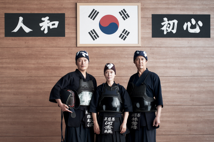 Jeon Do-yeon, Lee Jung-jae, and Jung Jae-young in kendo suits, what is the hidden past for them? ('Revolver')