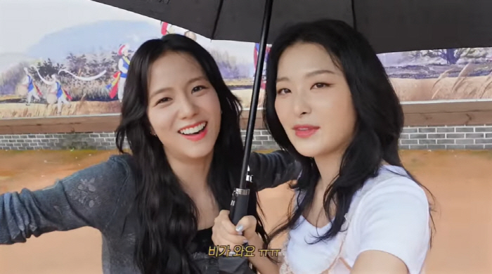 'Pretty Girl Next to Pretty Girl' Jisoo ♥ Seulgi'(Hi Seulgi) 