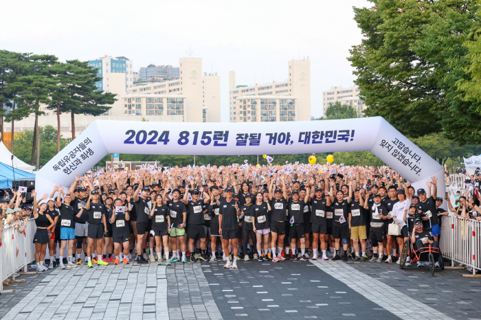 Sean runs 81.5km on Liberation Day and donates 1.3 billion won 'Building a Home for Descendants of Independence Merit'