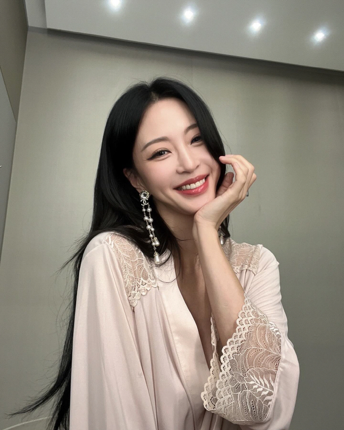 '10 years younger ♥' Han Ye-seul 'Pretending to be pretty'...I was born pretty