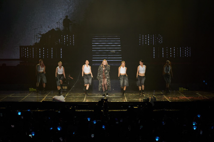 CL's Surprise Appearance at TREASURE Concert Boosts Anticipation for 2NE1's Full Reunion