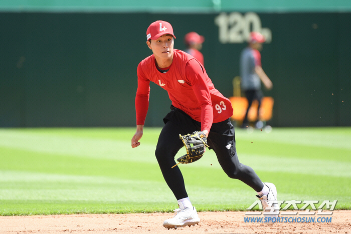 'I'm taking a break today' Park Ji-hwan's first third baseman start 