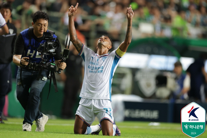 Kwon Chang-hoon 'Crazy Theater Goal Before Debut' Kwon Chang-hoon Proves Why Jeonbuk recruited him in one game 'Fighted 10 People' Pohang 2-1