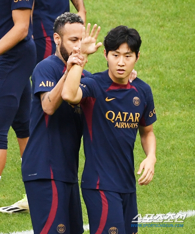 Our Kangin, you scored a goal.' Neymar did not forget the son' LEE2 minutes, 4 seconds, 2 seconds, speed goal 'Congratulations'