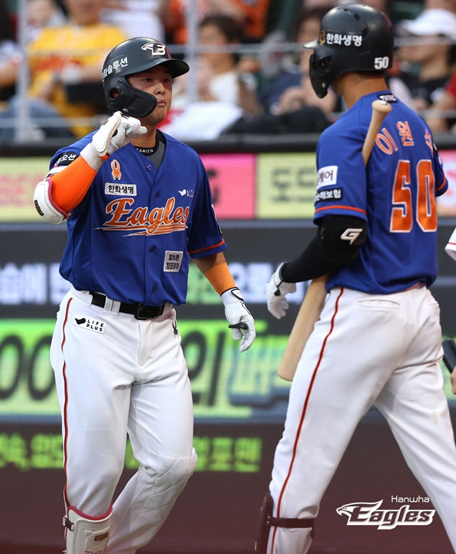 'Roh Si-hwan Revives, Lee Do-yoon's Surprise Home Run' SSG Killer Hanwha Secures 2 consecutive wins  Winning 