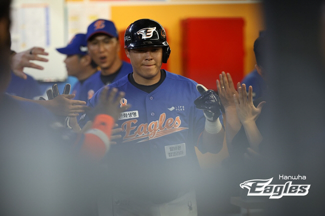 'Roh Si-hwan Revives, Lee Do-yoon's Surprise Home Run' SSG Killer Hanwha Secures 2 consecutive wins  Winning 