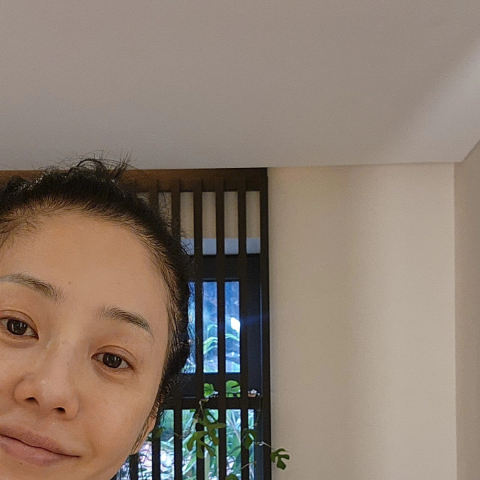 ''53 years old' Ko Hyun-jung reveals 100% pure bare face... 'Healing' at a high-end spa