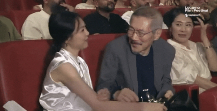 '9 Years of Infidelity' Kim Min-hee '♥Hong Sang-soo, I Love Your Movie' Enjoy Locarno's Best Performance Award.'