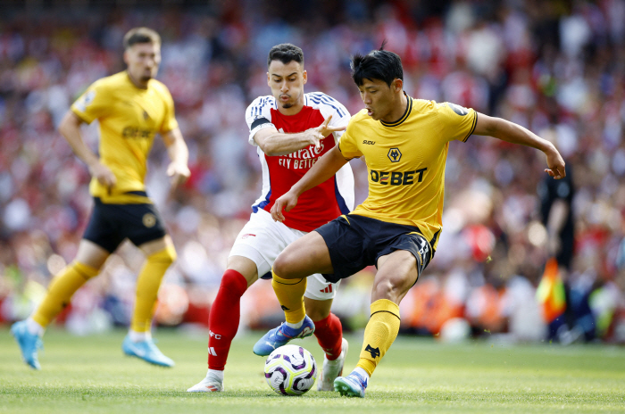  Arsenal 2-0 Wolverhampton, Hwang Hee-chan playing full time! Sharp cross flash, Saka 1 goal-1 help