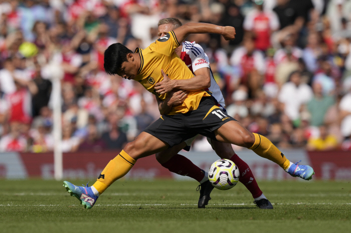 'The first attack point of the season made by the opponent's GK defense' Hwang Hee-chan, full-time  the highest rating in the team...Wolverhampton was beaten 0-2 by Arsenal in the opening round