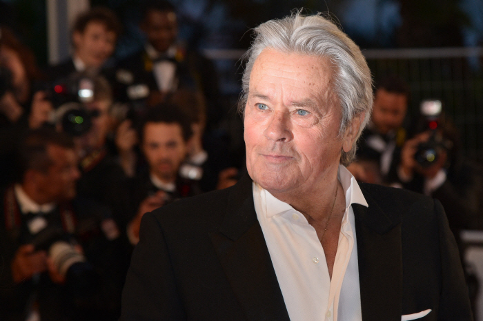 'Legendary French actor'Alain Delon dies after battling a stroke at age 88