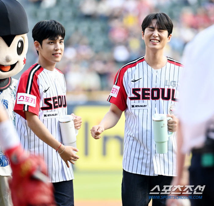  WONPIL - YOUNG K, DAY6 at the ballpark