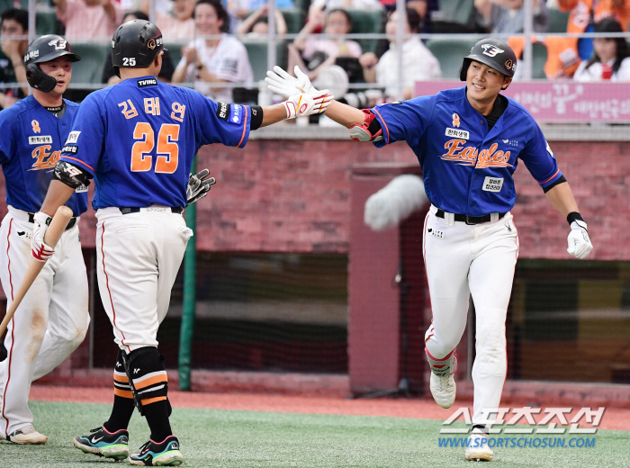 'Successfully landed the eagle! 8 wins in 8 games in Incheon'Hanwha and SSG sweeps to chase 5th place 